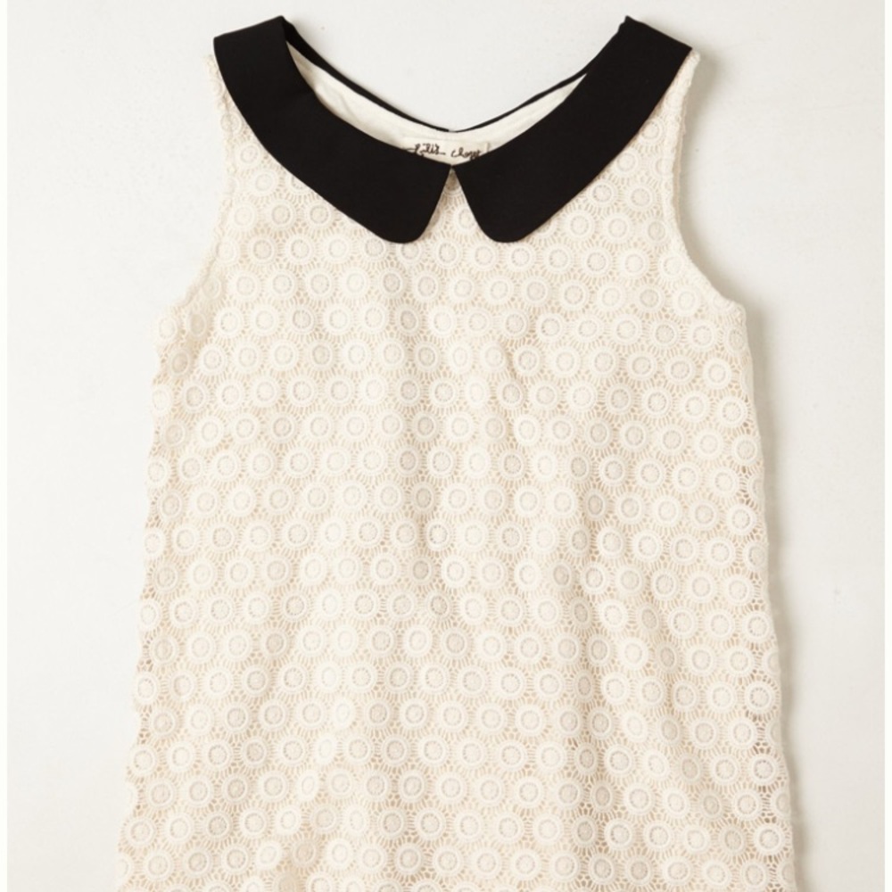 Cream sleeveless top w black Peter Pan collar - M